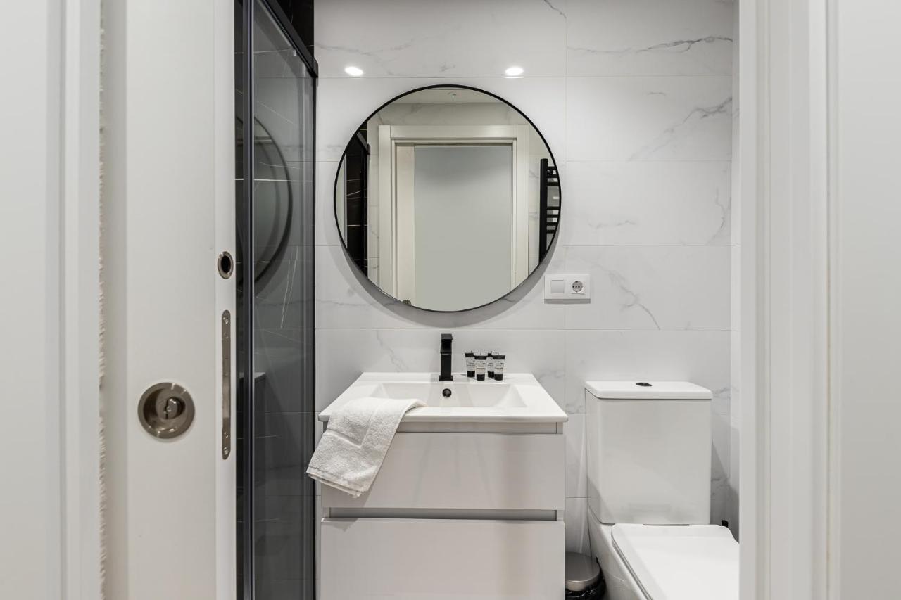 Waou Essence II Anton Martin Apartment มาดริด ภายนอก รูปภาพ