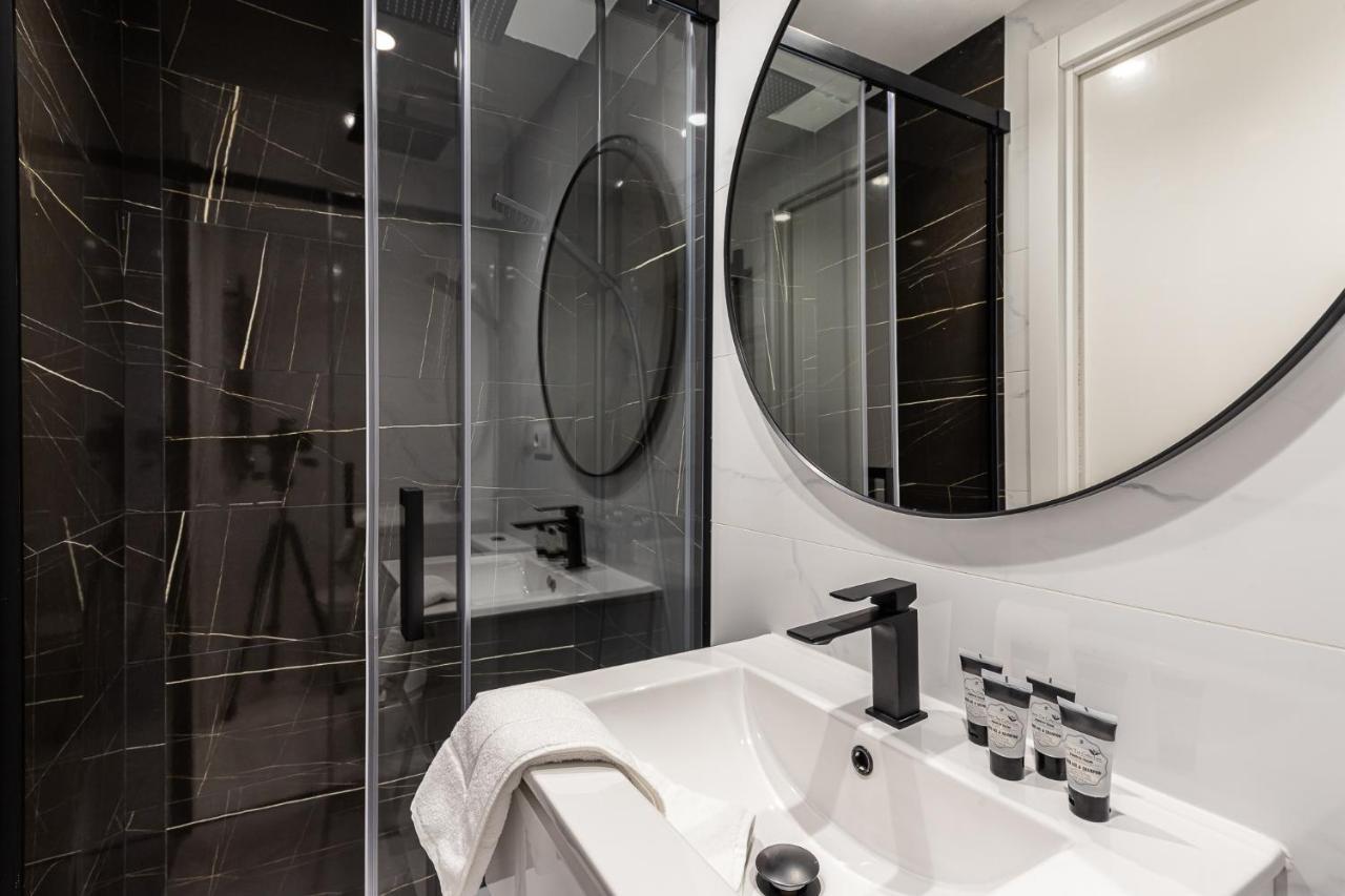 Waou Essence II Anton Martin Apartment มาดริด ภายนอก รูปภาพ